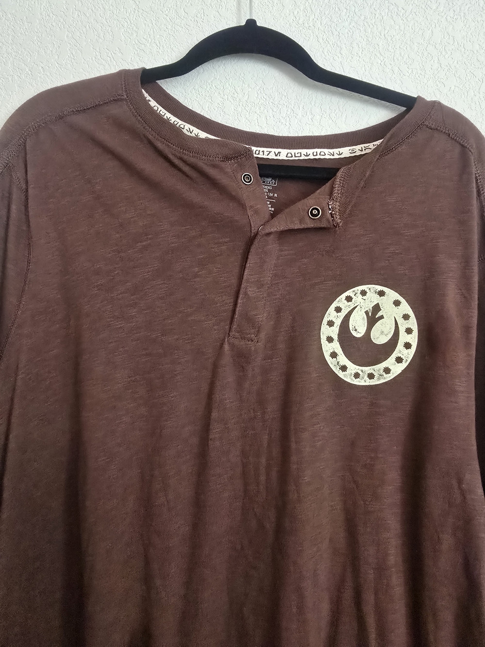Disney Star Wars Men's Brown Long-Sleeve Henley with Rebel Alliance Emblem XXL